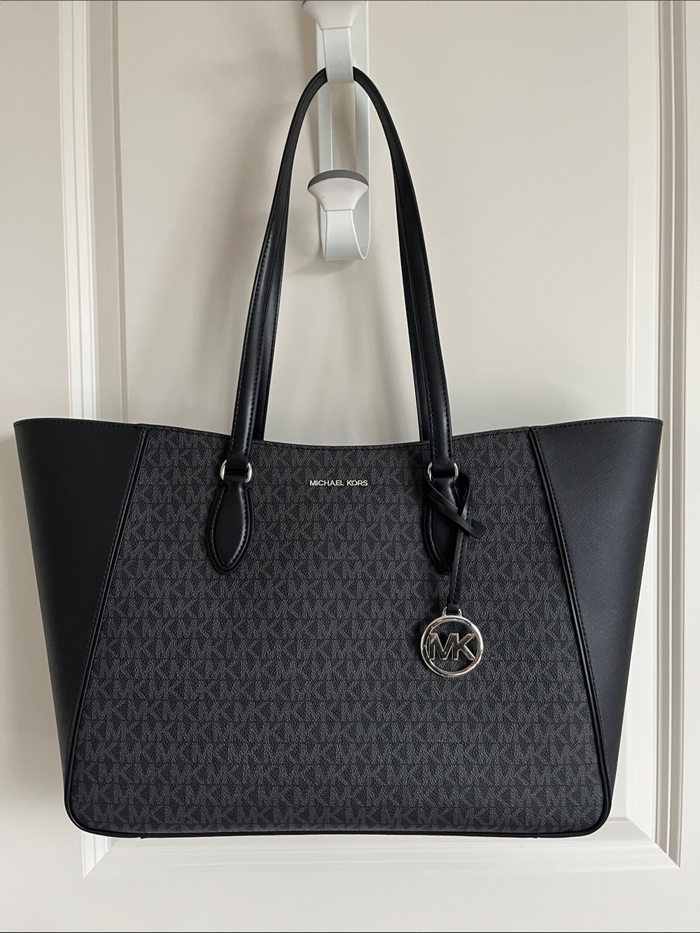 BNWT Michael Kors Black/Charcoal MK Signature Tote